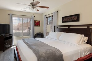 4 bedrooms, WiFi - 5 min to Coachella - Boho Chic Oasis with Pool & Spa (Indio)