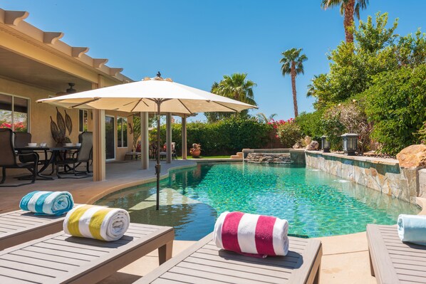 حمّام سباحة خارجي، حمّام سباحة مُدفَّأ