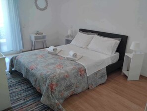 1 bedroom, in-room safe, iron/ironing board, travel cot