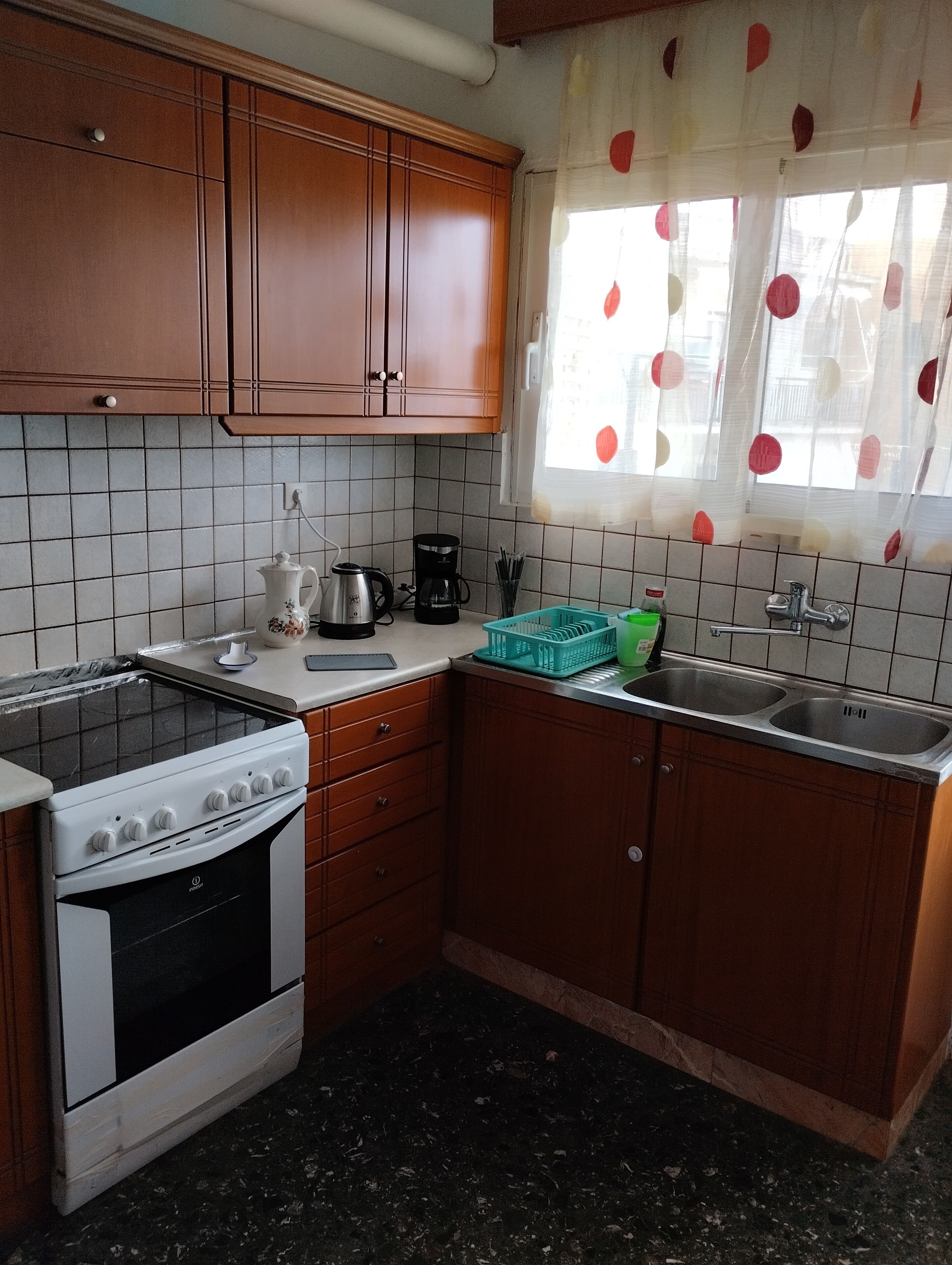 Fridge, microwave, oven, coffee/tea maker