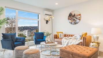 Smart TV, fireplace, stereo