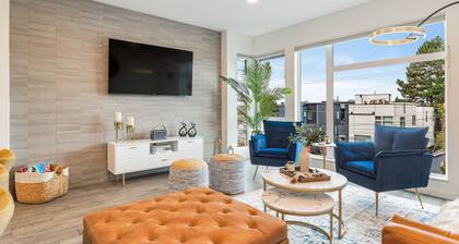 Queen Anne Oasis by Lake Union!Near Stadiums!Rooftop!Sauna!BBQ!Firepit!Parking!