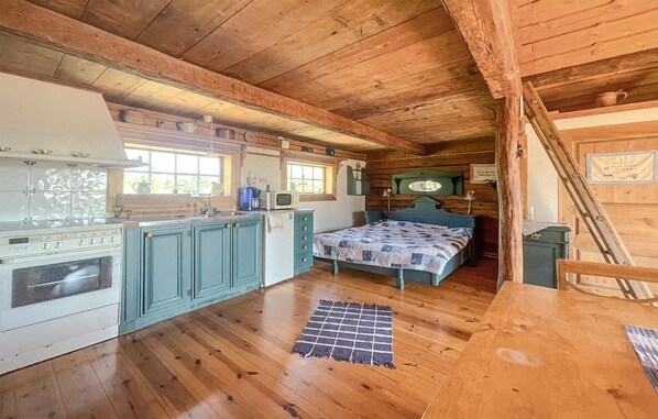 1 bedroom, travel crib