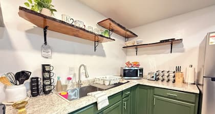 Modern Cabin w Mountain View 3.5 MILES to Sequoia NAT’L Prk!