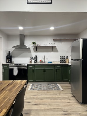 Fridge, microwave, oven, stovetop - Modern Cabin w Mountain View 3.5 MILES to Sequoia NAT’L Prk! (Three Rivers)