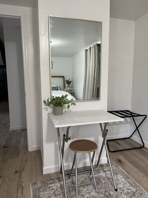 3 bedrooms, iron/ironing board, free WiFi, bed sheets - Modern Cabin w Mountain View 3.5 MILES to Sequoia NAT’L Prk! (Three Rivers)