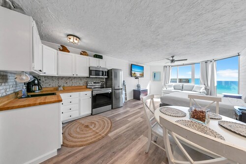 🌊Gulf View-Beachside Pool-Cafe-Game Room-Studio Top of the Gulf 811🌊