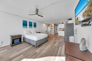 Tabla de planchar con plancha, wifi gratis y ropa de cama 