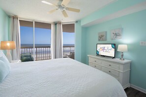 4 bedrooms, iron/ironing board, WiFi, bed sheets - Ocean Front Oasis with pool access~ Salty Sanctuary (Folly Beach)