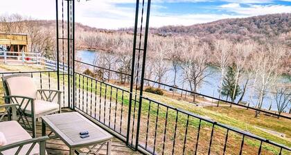 Riverside cottage, minutes from historic Harpers Ferry! Private river access!