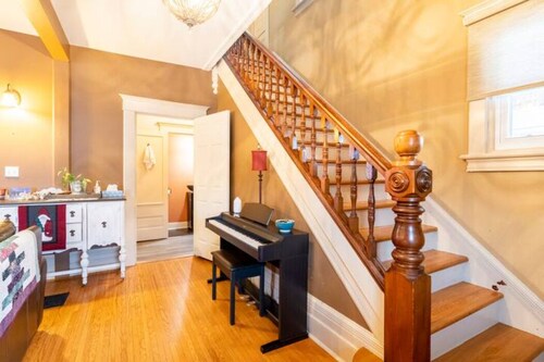 Beautiful Historic Home near the beach