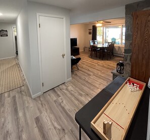 Interior - FOUR SEASON LAKE FRONT HOME - FAMILY HOLIDAYS (Alpena)