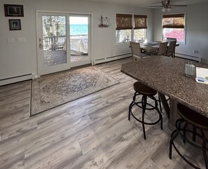 Dining - FOUR SEASON LAKE FRONT HOME - FAMILY HOLIDAYS (Alpena)
