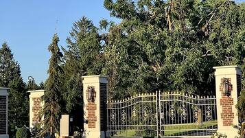 Enceinte de lâhĂ©bergement