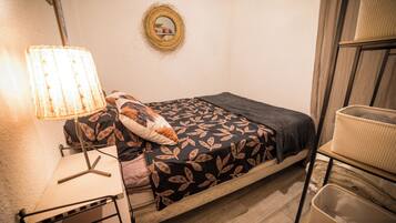 1 slaapkamer, een strijkplank/strijkijzer, wifi, beddengoed