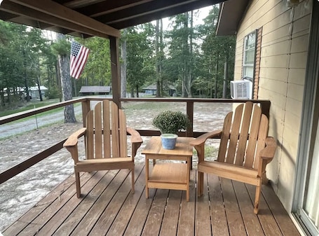 Property grounds. Cozy Cottage Five
