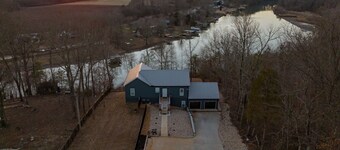 Stunning 2-Bed, 1-Bath Condo Overlooking Blue Water Creek