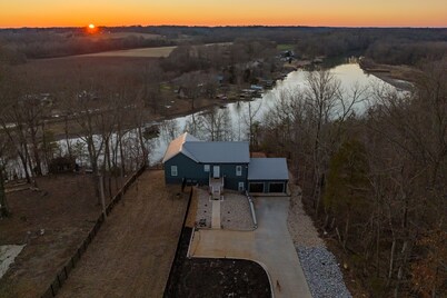 Stunning 2-Bed, 1-Bath Condo Overlooking Blue Water Creek