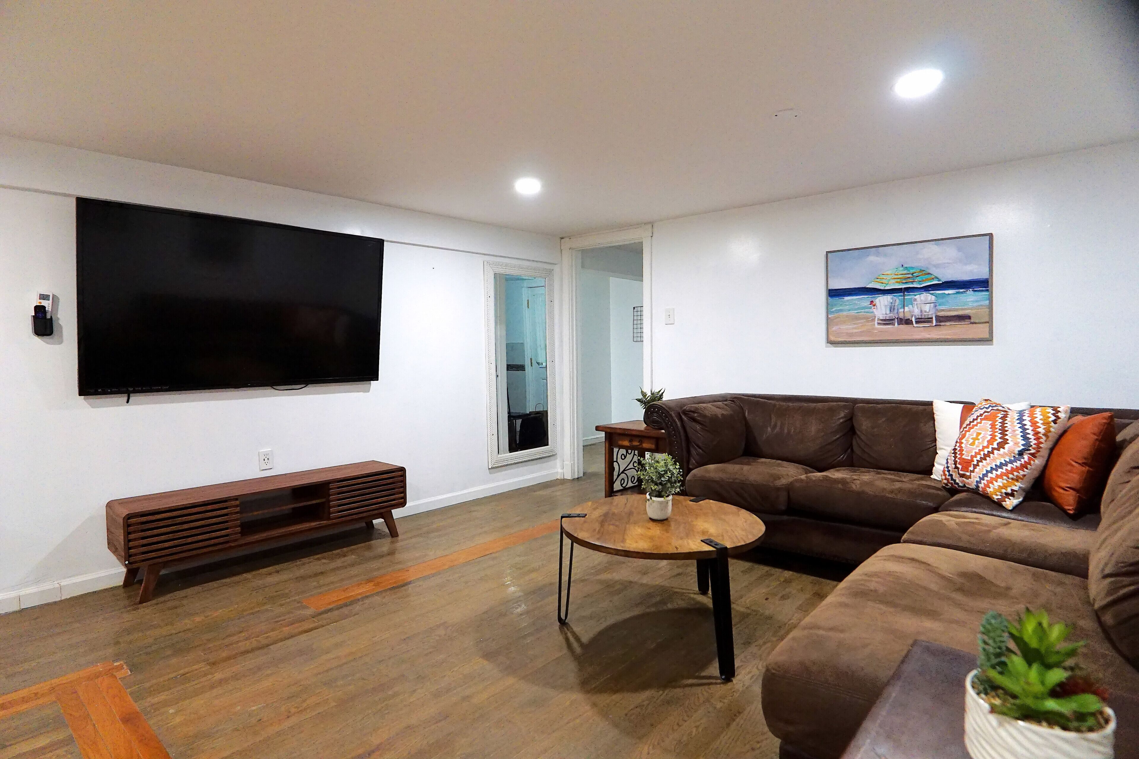 Charming 2BR, 1BA Beach Retreat w/ Parking [47-5]