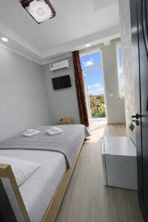 Bộ đồ giường cao cấp, màn/rèm cản sáng, bàn ủi/dụng cụ ủi quần áo 