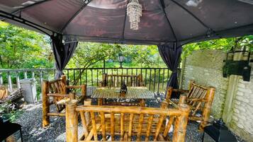 Family Quadruple Room, Garden View | Terrace/patio