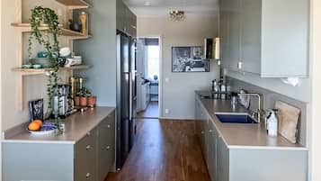 Fridge, oven, dishwasher