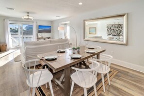 Dining - Dog-Friendly End Unit· Gulf Views· 1 Min to Beach (Port St. Joe)