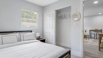 2 habitaciones, tabla de planchar con plancha y cuna de viaje