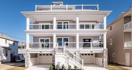 Beautiful Condo, 10 houses from beach/boardwalk, AMAZING BEDS!