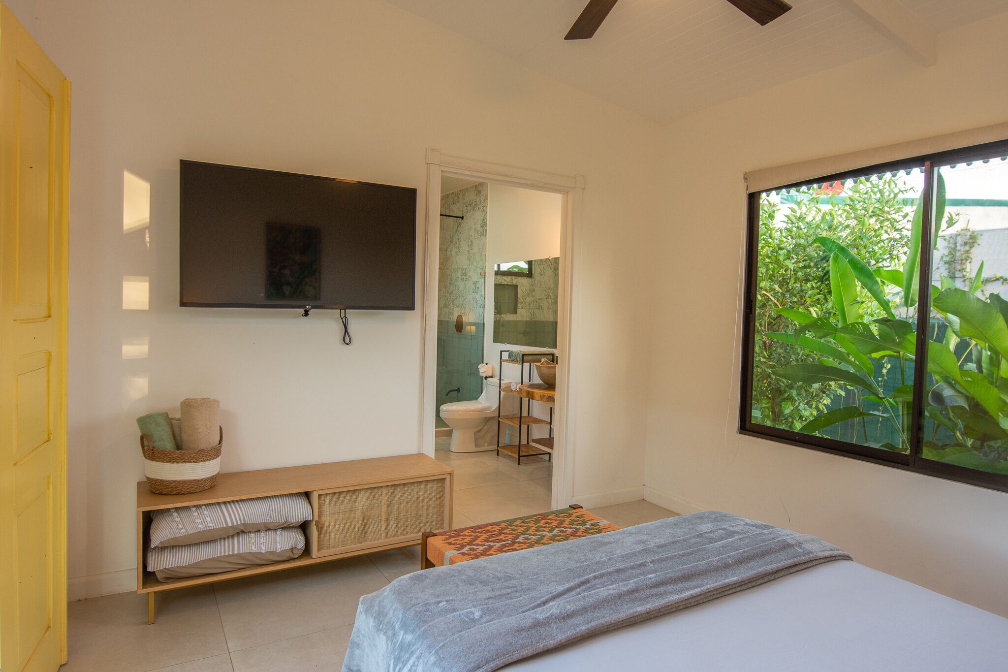 2 bedrooms, bed sheets