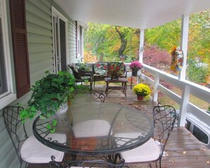 Outdoor dining - Cozy Mtn. Home in Newland (Newland)