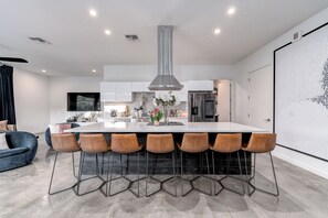 Fridge, microwave, oven, stovetop - Modern Austin home with private pool/ hot tub & lake access, 2 stand up boards!  (Austin)