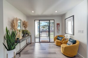 Interior - Modern Austin home with private pool/ hot tub & lake access, 2 stand up boards!  (Austin)