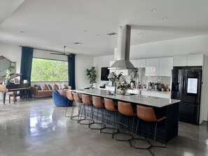 Fridge, microwave, oven, stovetop - Modern Austin home with private pool/ hot tub & lake access, 2 stand up boards!  (Austin)