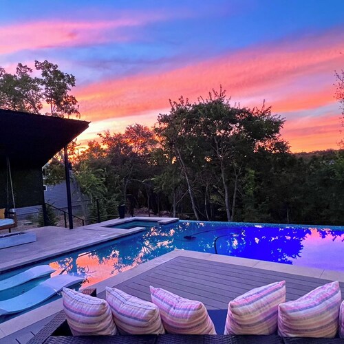 Modern Austin home w private pool and spa, Minutes to Lake Austin & Lake Travis!