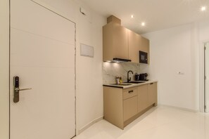 Fridge, microwave, stovetop, coffee/tea maker - Design and amazing apartment 5ºI-I (Madrid)