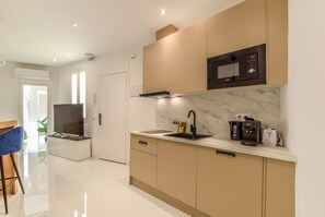 雪櫃、微波爐、爐具、咖啡機/沖茶器