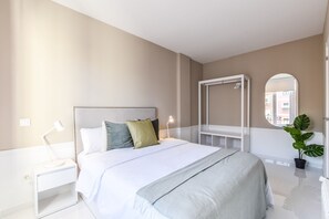 3 bedrooms, iron/ironing board, free WiFi, bed sheets - Spectacular design apartment with balcony (Madrid)