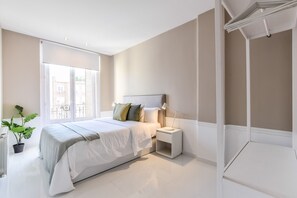 3 bedrooms, iron/ironing board, free WiFi, bed sheets - Spectacular design apartment with balcony (Madrid)