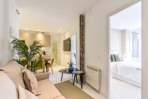 2 makuuhuonetta, memory foam -patjalliset sängyt, silitysrauta/-lauta