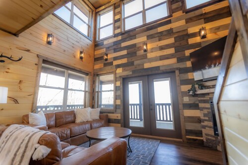 Skyline Ridge Cabin 4 Br Decks w Views Gatlinburg Pigeon Forge Sevierville
