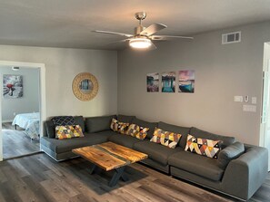 Smart TV, table football, ping pong, stereo