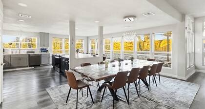 Luxurious and spacious house built for entertainment 5 min walk to lake!