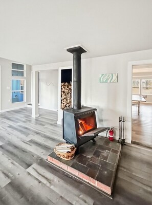 Interior - Luxurious and spacious house built for entertainment 5 min walk to lake! (Gordonville)