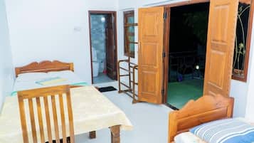 Double Room, Balcony | Desk, soundproofing, free WiFi