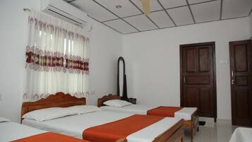 Family Room, Multiple Beds | Desk, soundproofing, free WiFi