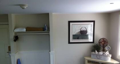 Studio stay with kitchenette, Wi-Fi & parking Sheepscot Harbour Studio #308