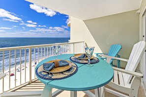 Outdoor dining - The Salty Pearl: Boutique 10th Floor Beachfront Oasis with Sunset Views (Orange Beach)