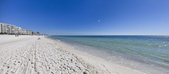 Million Dollar Oceanfront Views-Sleeps 6-Low Density- Heated Pool