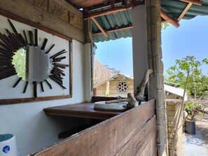 Twin Room | Bilik Mandi | Pancuran mandi, hulu semburan mandi hujan, tuala disediakan, sabun 